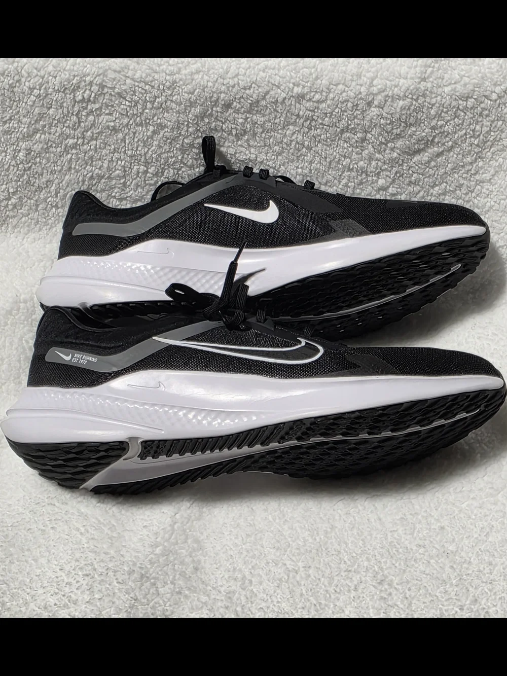Nike Quest 5 Men’s Black and White Athletic Running Shoes